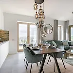 Casiola - With Beautiful Seaview In Apartamento Ostende